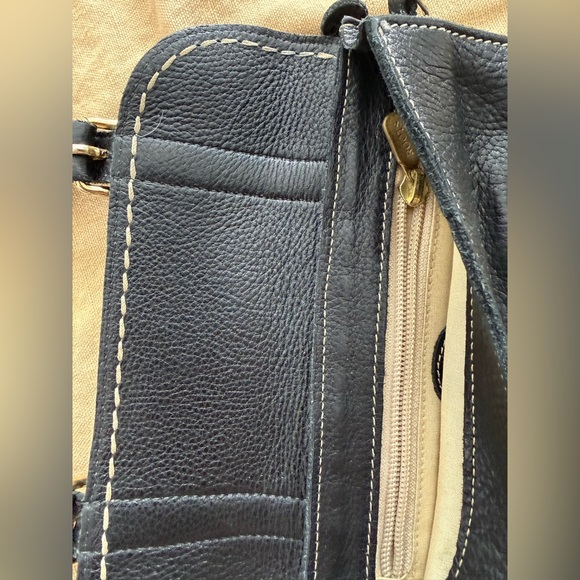 Roots Black Leather Shoulder Bag - Picture 10 of 13